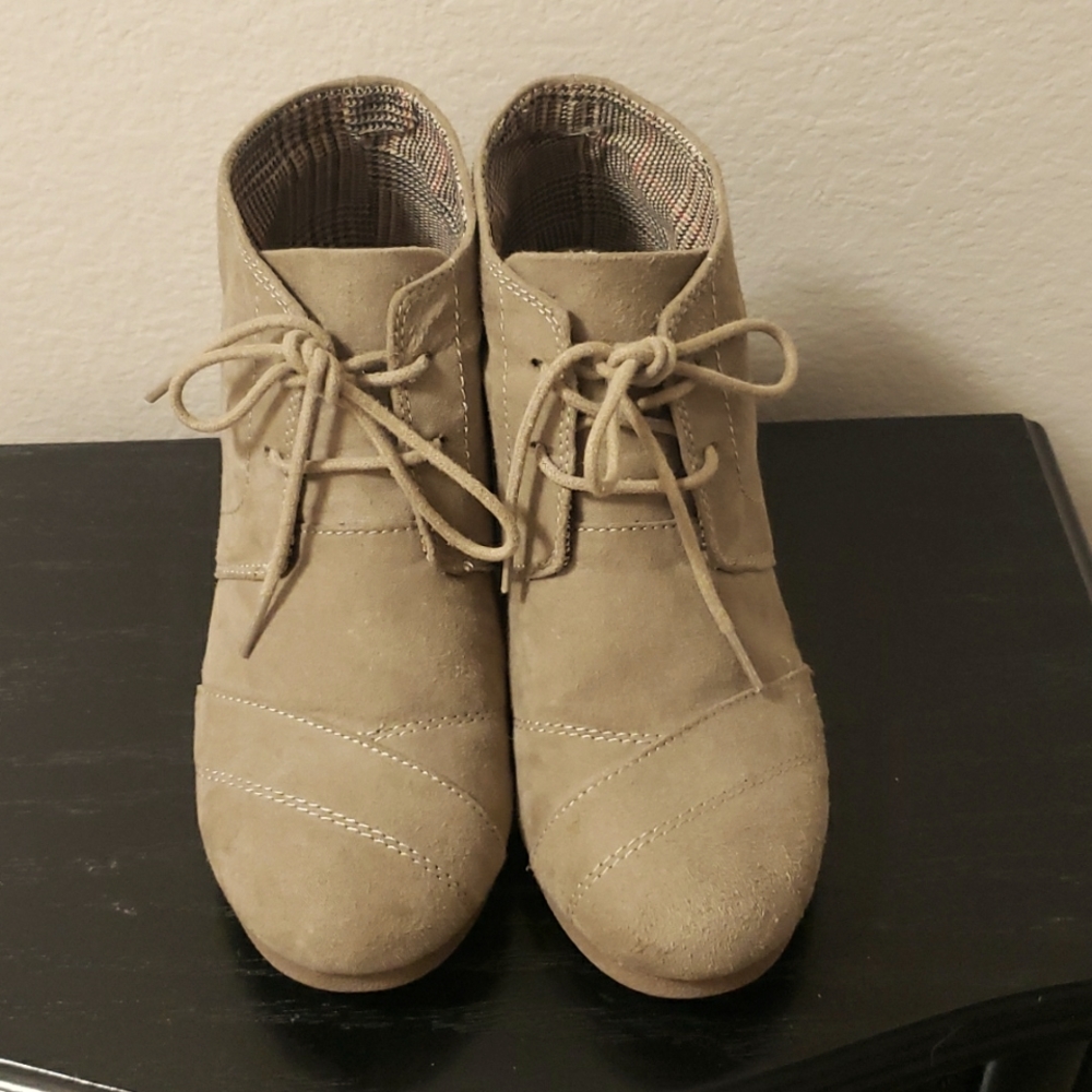 Tan Wedges - Picture 2 of 4